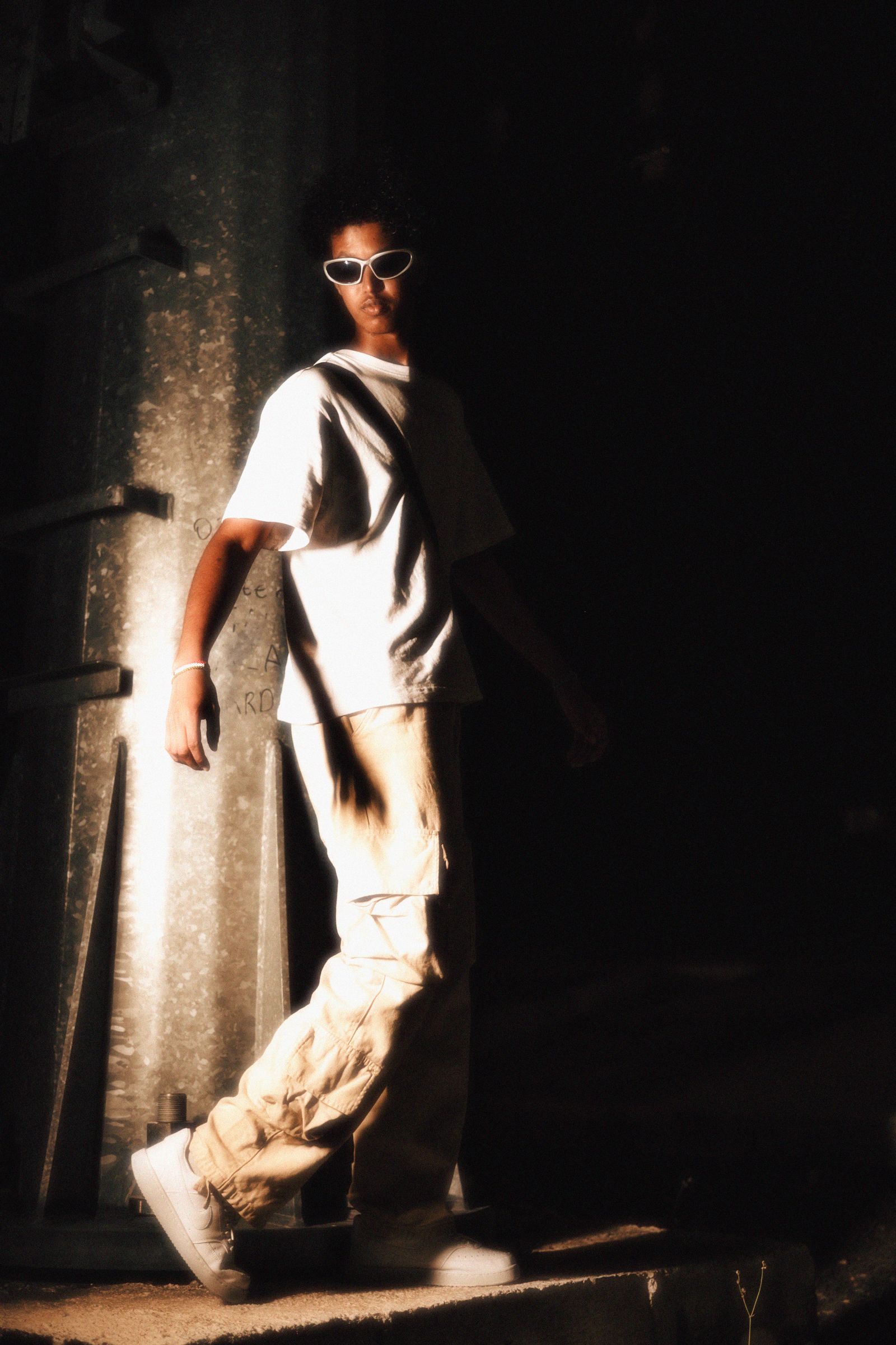 Sodium cargo pant in a light beam